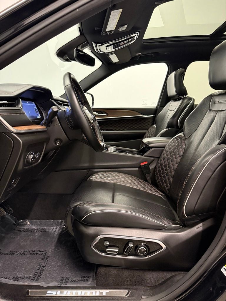 2022 Jeep Grand Cherokee Summit