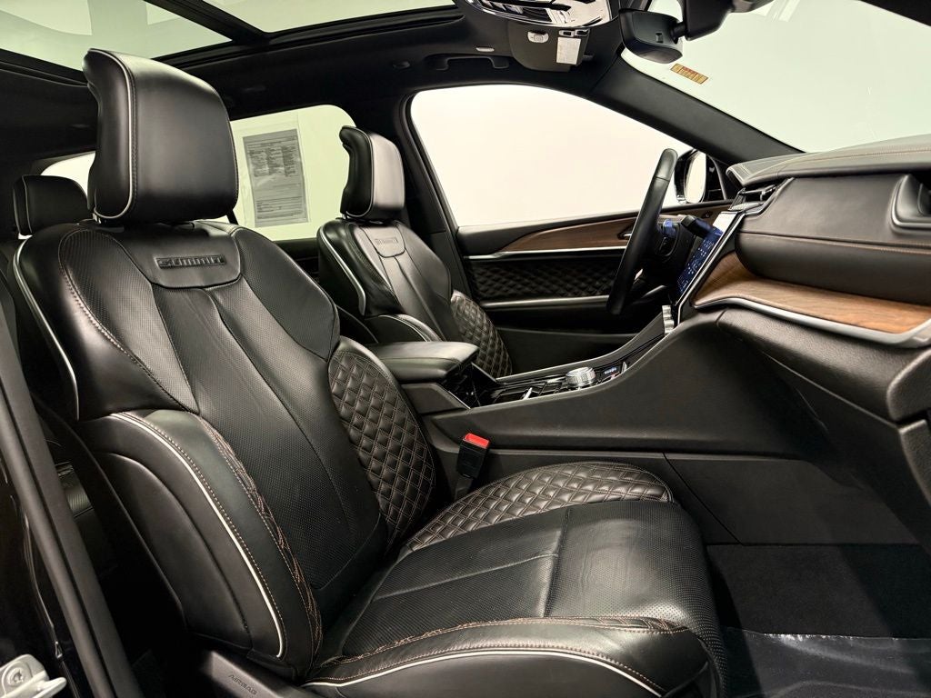 2022 Jeep Grand Cherokee Summit