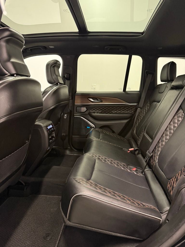 2022 Jeep Grand Cherokee Summit