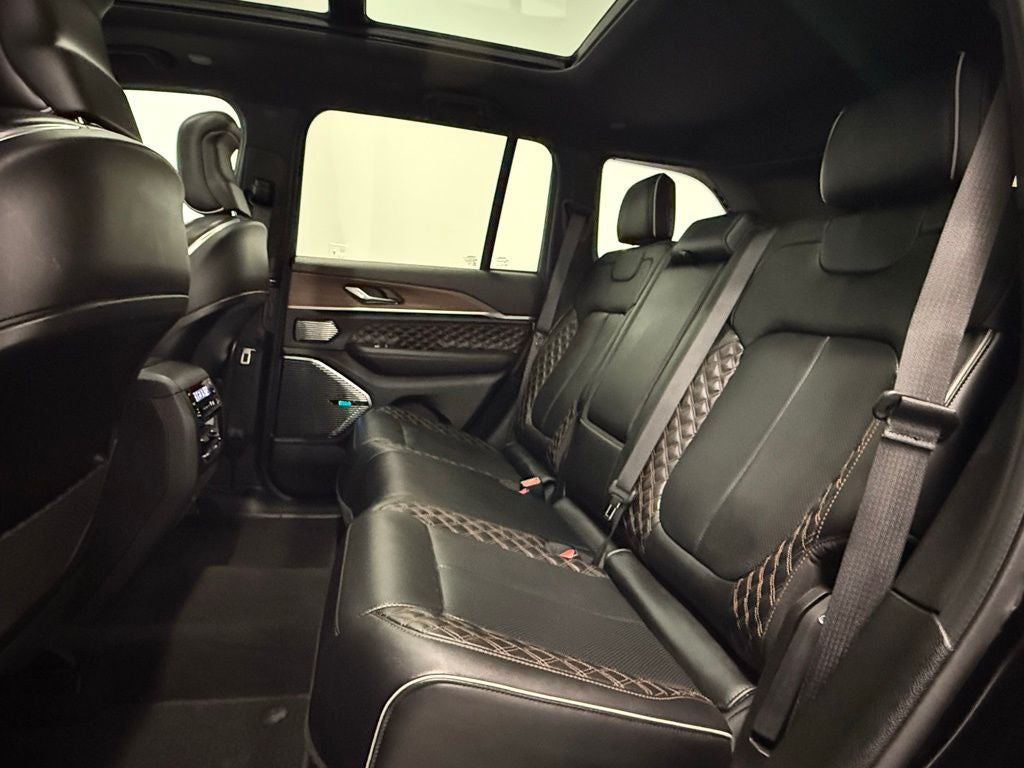 2022 Jeep Grand Cherokee Summit