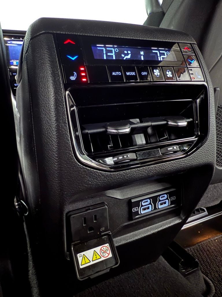 2022 Jeep Grand Cherokee Summit