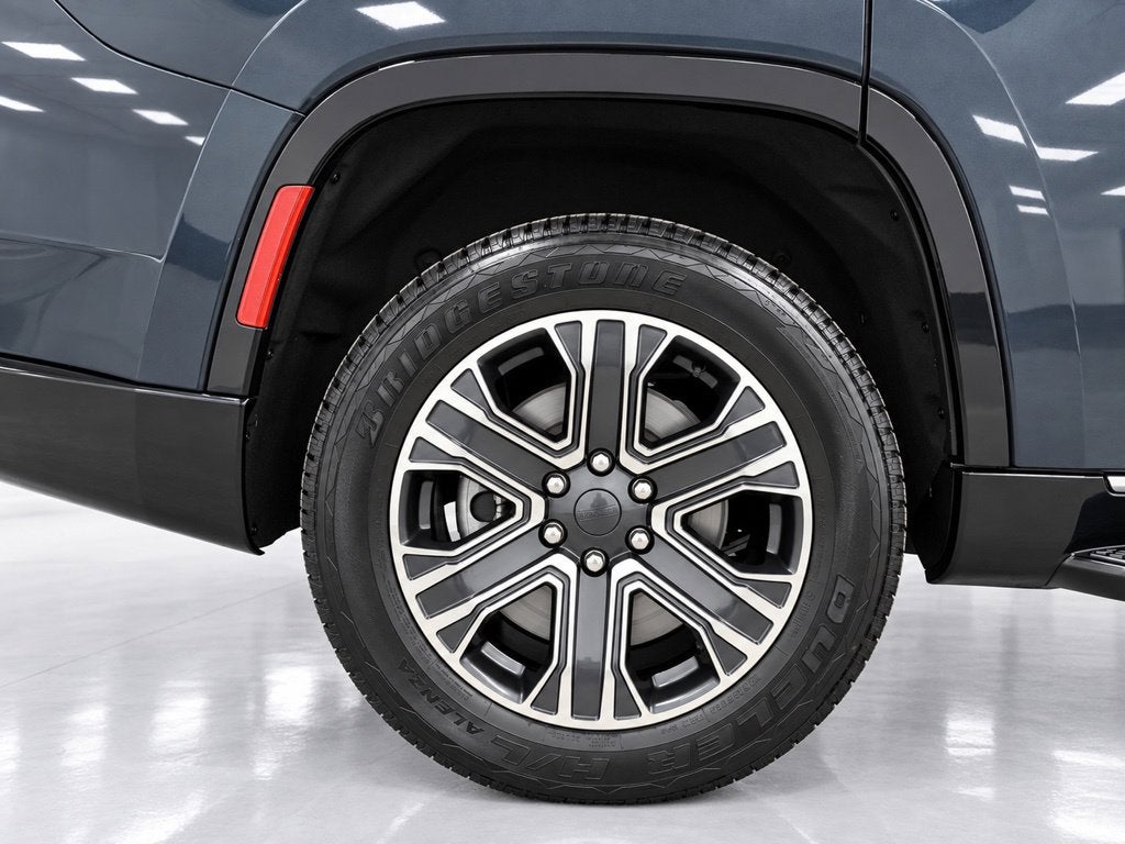 2023 Jeep Wagoneer Base