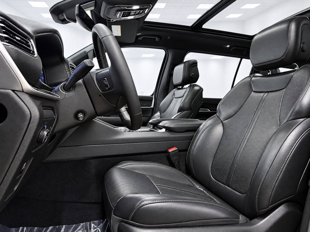 2023 Jeep Wagoneer Base