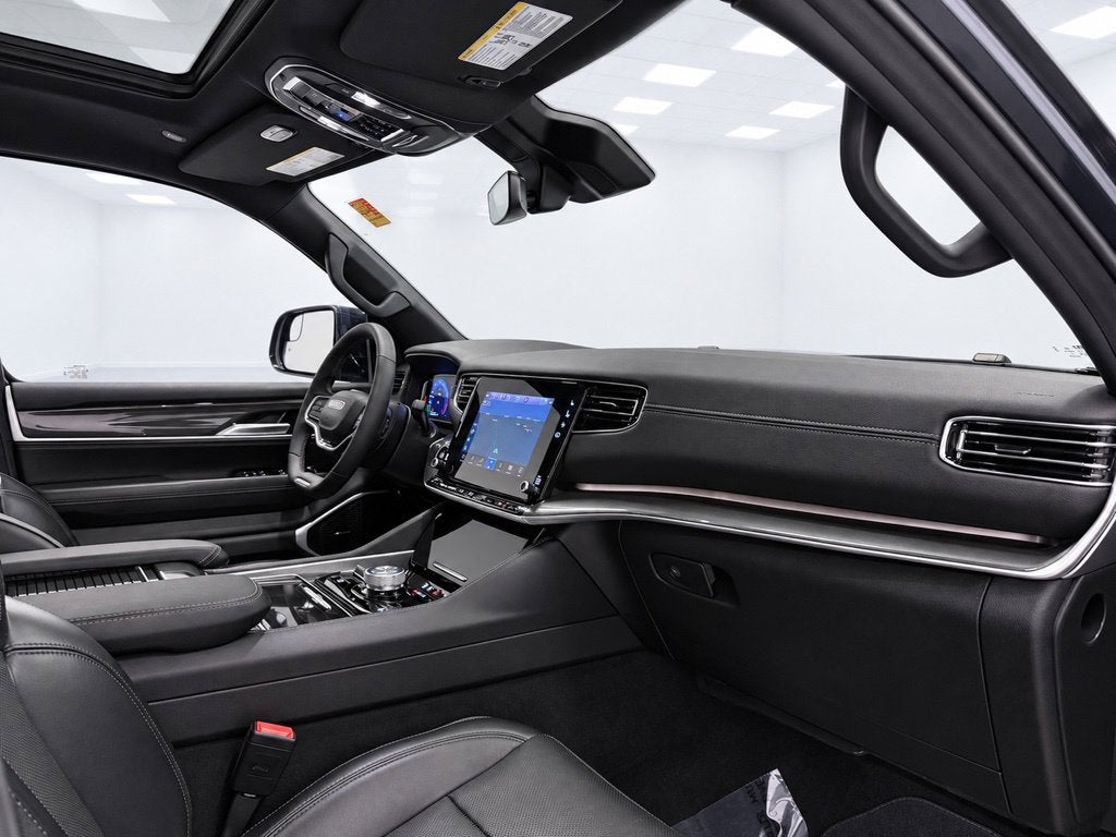 2023 Jeep Wagoneer Base