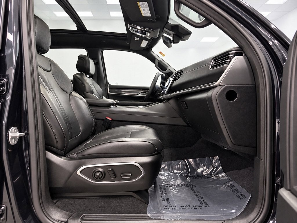 2023 Jeep Wagoneer Base
