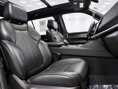 2023 Jeep Wagoneer Base