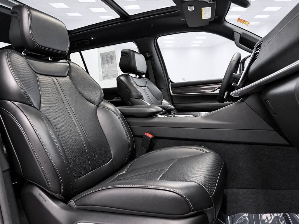 2023 Jeep Wagoneer Base