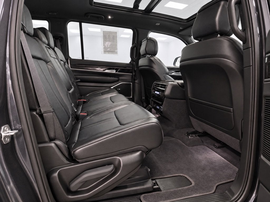 2023 Jeep Wagoneer Base