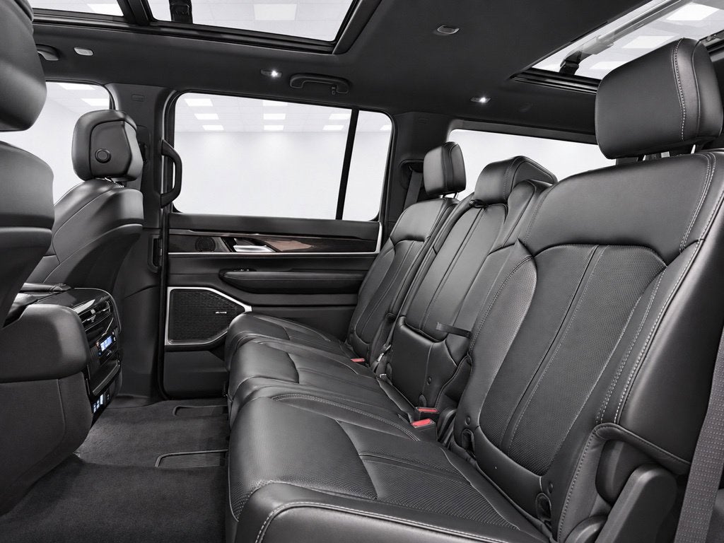 2023 Jeep Wagoneer Base