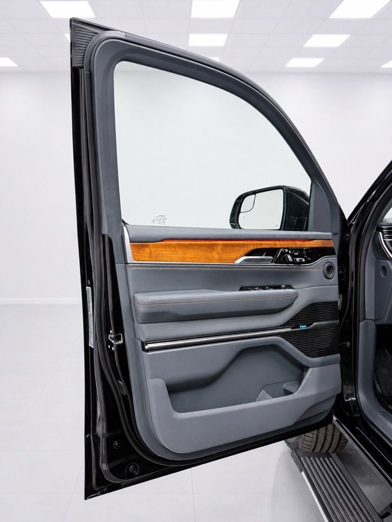 2022 Jeep Grand Wagoneer Series II