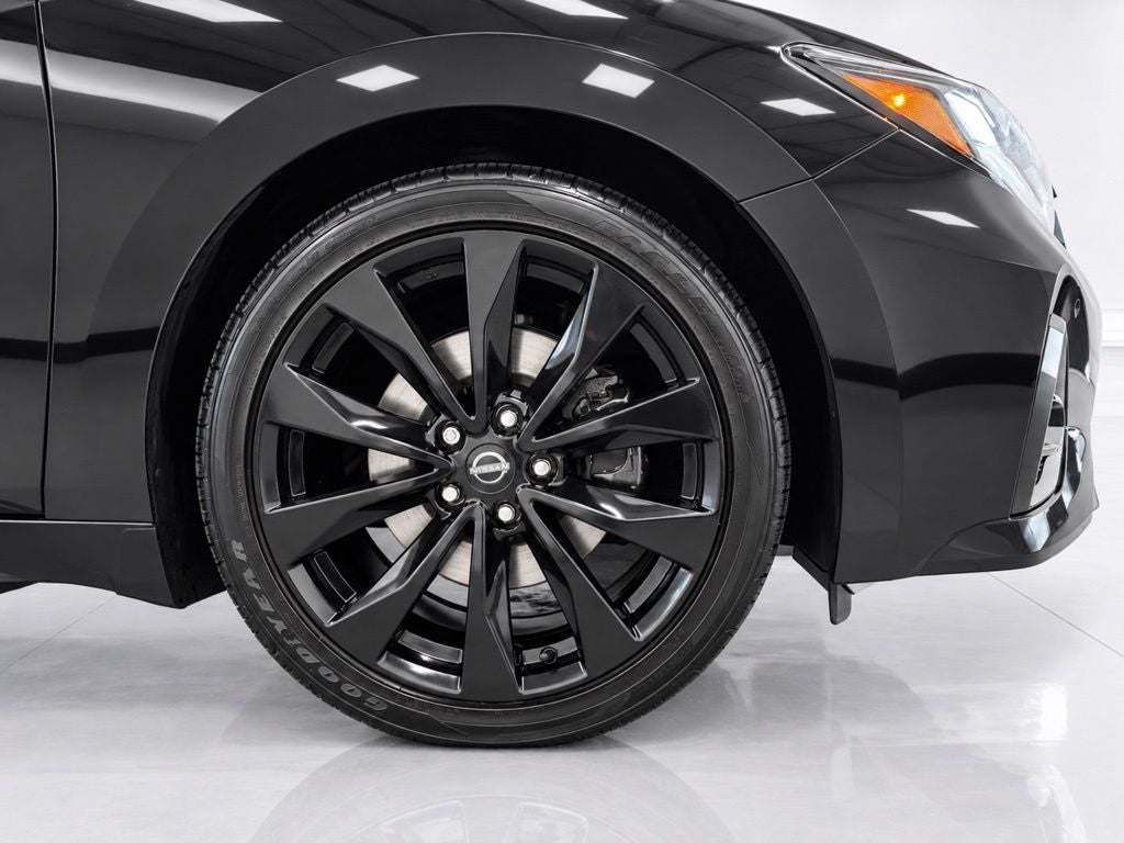 2023 Nissan Maxima SR