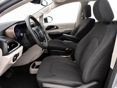 2021 Chrysler Voyager LX