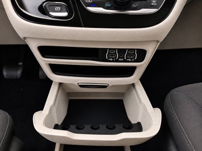 2021 Chrysler Voyager LX