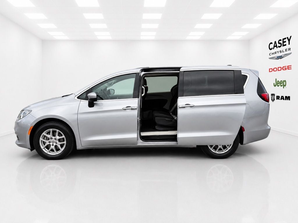 2021 Chrysler Voyager LX