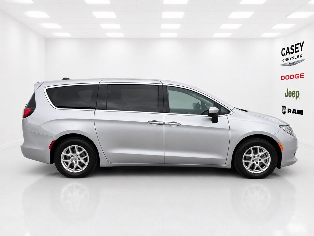 2021 Chrysler Voyager LX