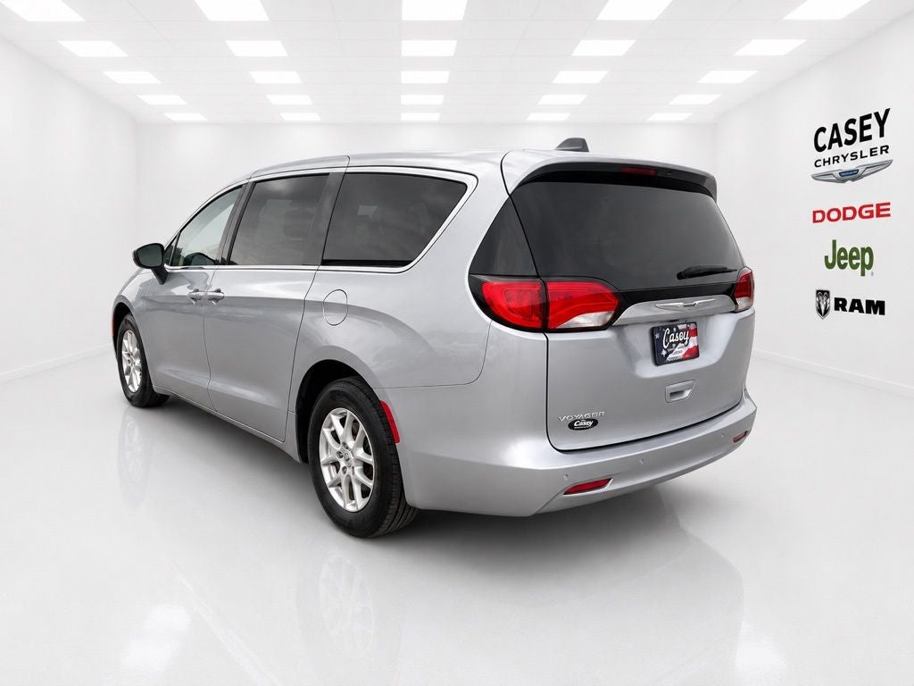2021 Chrysler Voyager LX