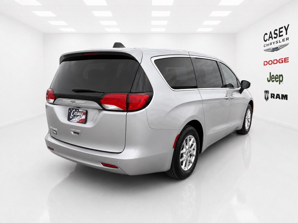 2021 Chrysler Voyager LX
