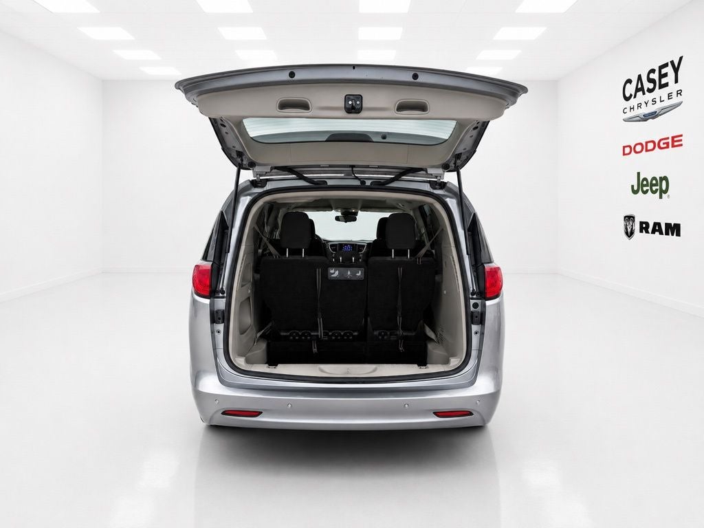2021 Chrysler Voyager LX