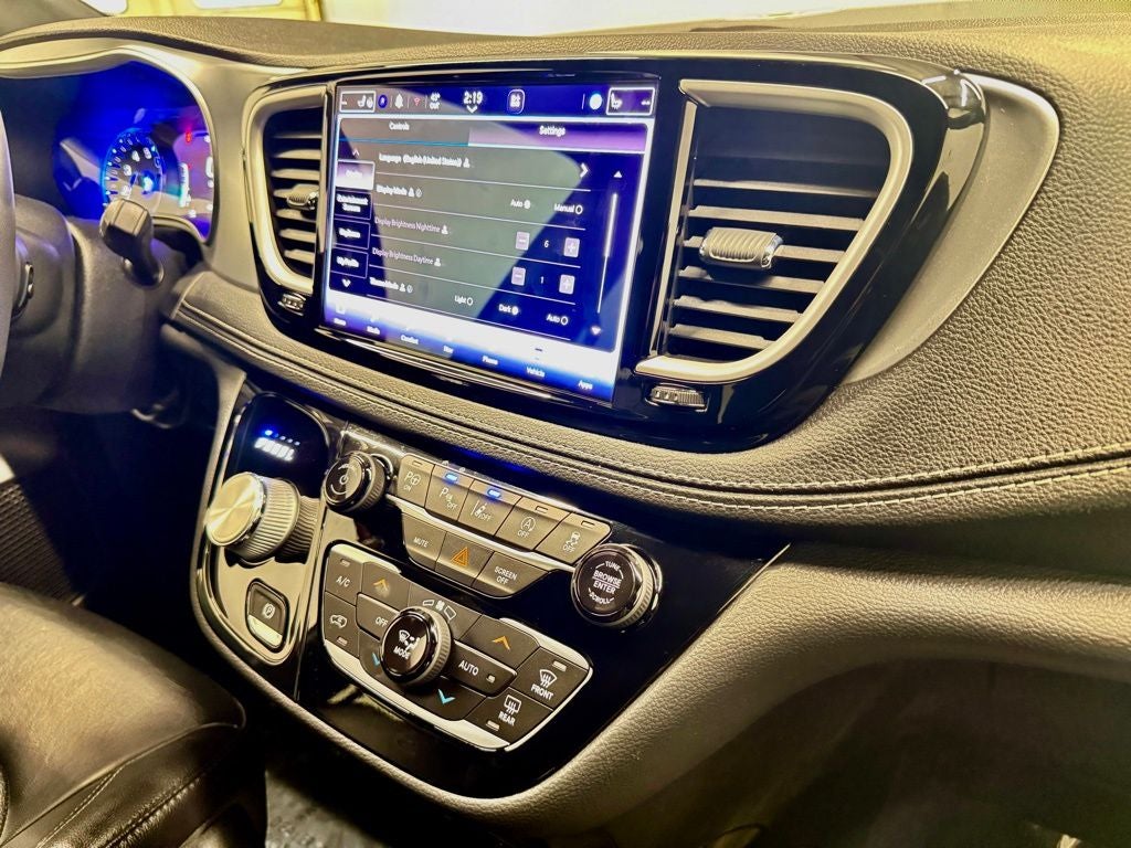 2022 Chrysler Pacifica Touring L