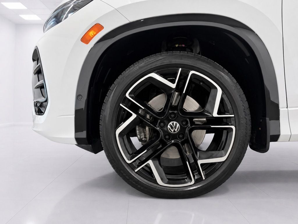 2025 Volkswagen Tiguan 2.0T SEL R-Line