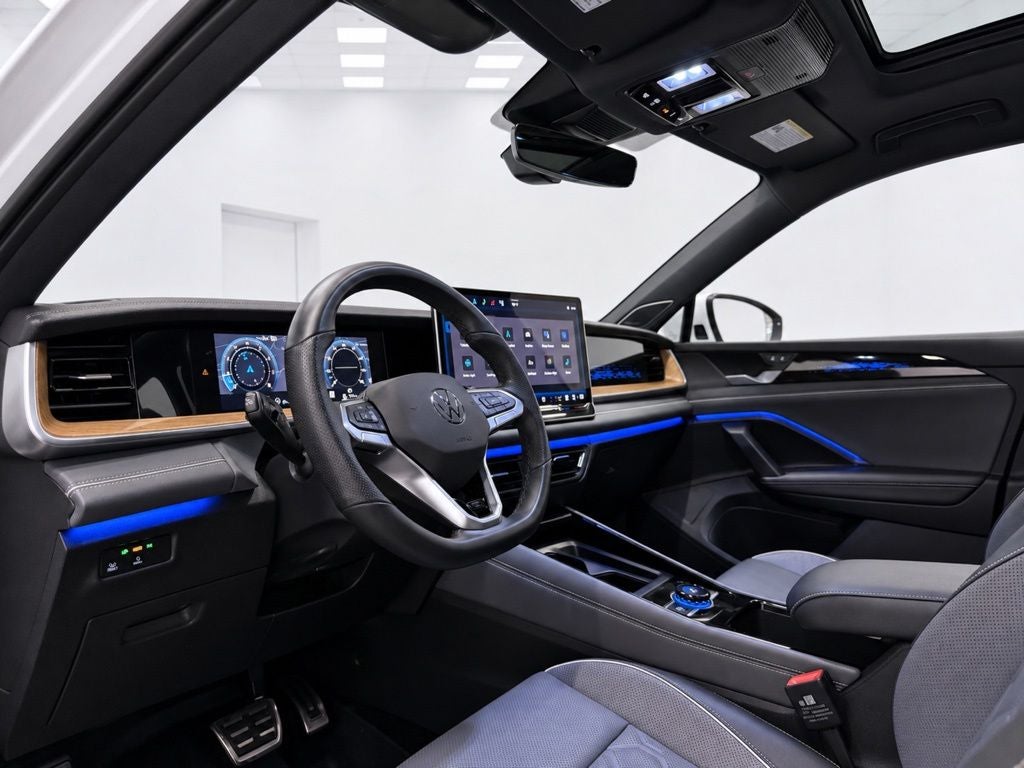 2025 Volkswagen Tiguan 2.0T SEL R-Line