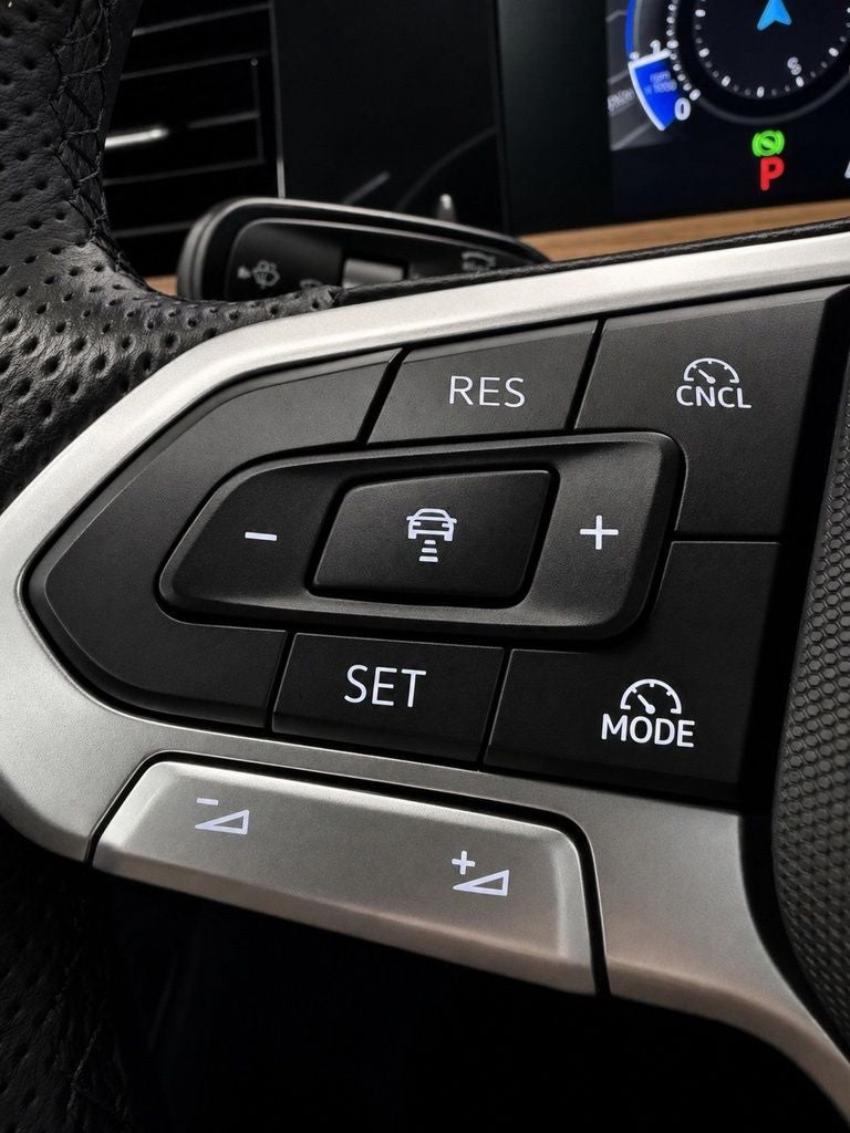2025 Volkswagen Tiguan 2.0T SEL R-Line