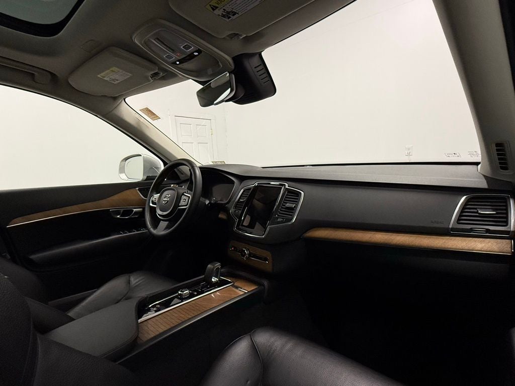 2024 Volvo XC90 Recharge Plug-In Hybrid T8 Core Bright Theme